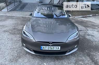 Лифтбек Tesla Model S 2016 в Ивано-Франковске