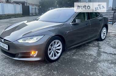 Лифтбек Tesla Model S 2016 в Ивано-Франковске