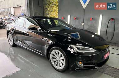 Лифтбек Tesla Model S 2018 в Львове