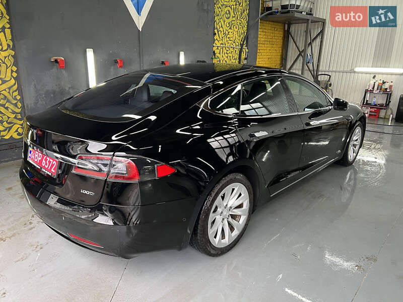 Лифтбек Tesla Model S 2018 в Львове