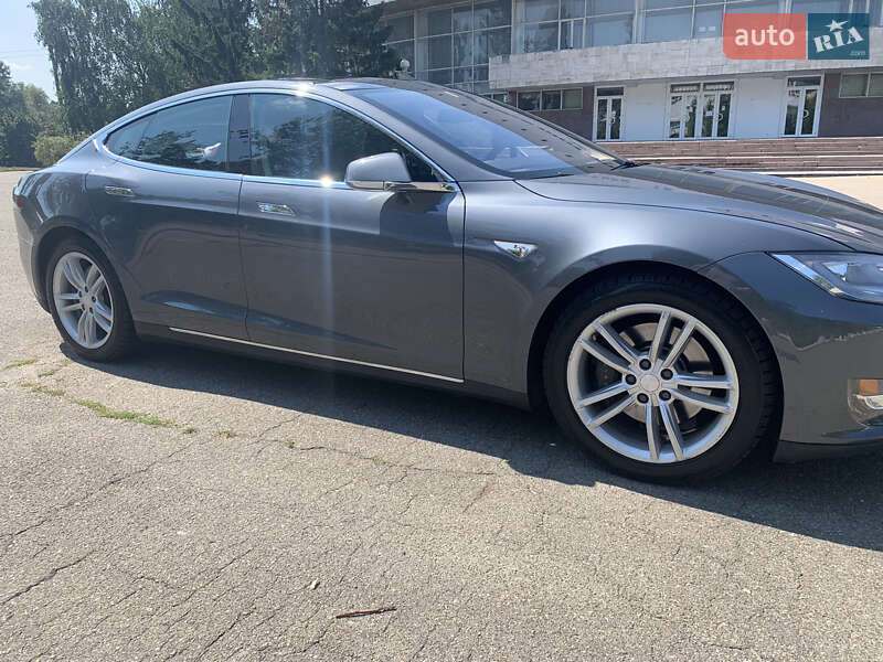 Ліфтбек Tesla Model S 2013 в Києві
