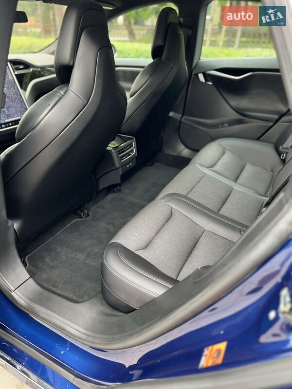 Ліфтбек Tesla Model S 2018 в Івано-Франківську
