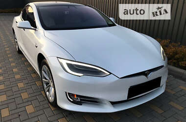 Лифтбек Tesla Model S 2017 в Виннице