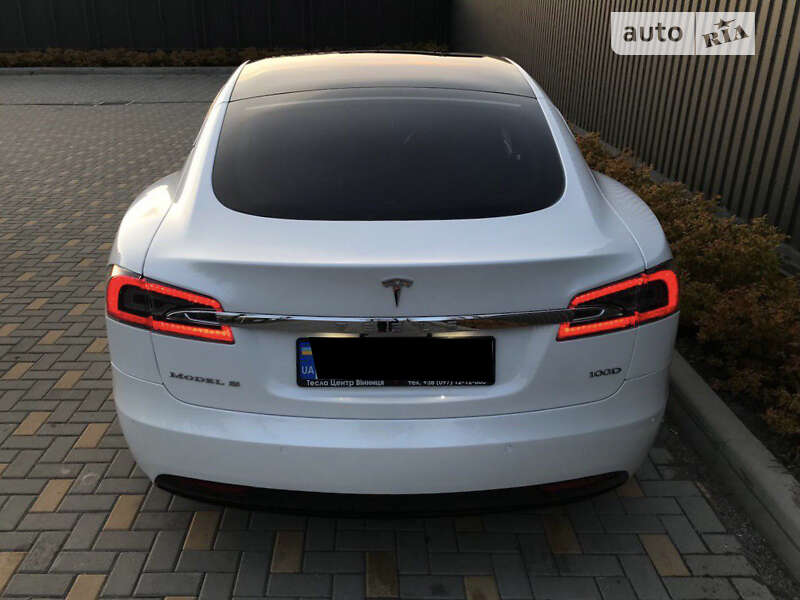 Ліфтбек Tesla Model S 2017 в Вінниці