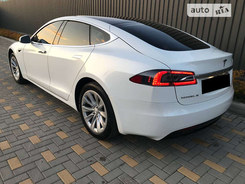 Ліфтбек Tesla Model S 2017 в Вінниці