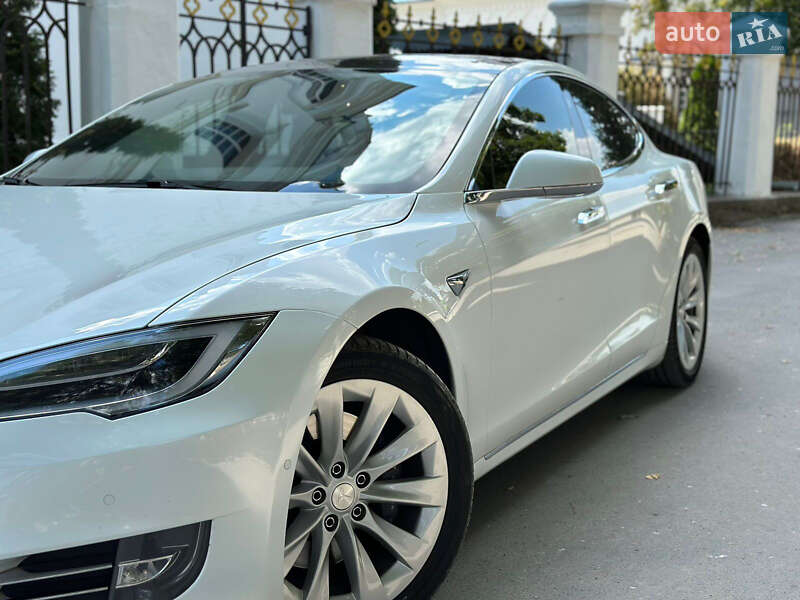 Лифтбек Tesla Model S 2017 в Каменец-Подольском