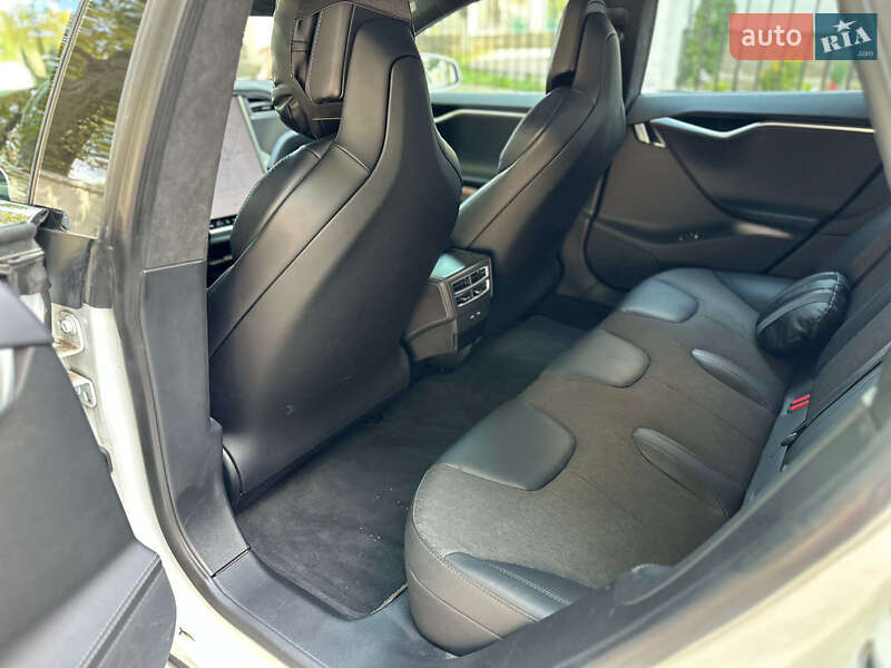 Лифтбек Tesla Model S 2017 в Каменец-Подольском