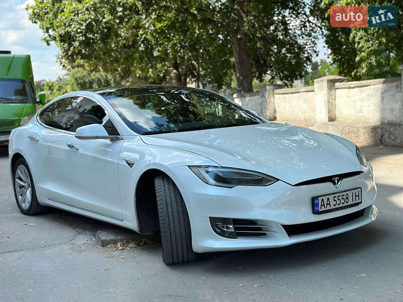 Лифтбек Tesla Model S 2017 в Каменец-Подольском