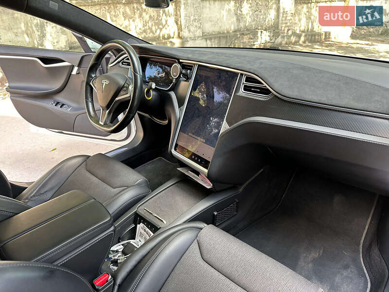 Лифтбек Tesla Model S 2017 в Каменец-Подольском
