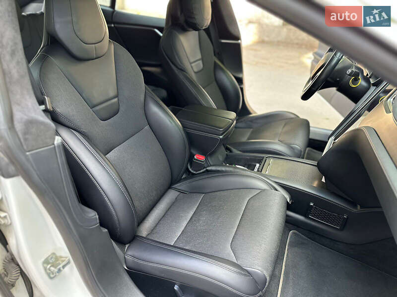 Лифтбек Tesla Model S 2017 в Каменец-Подольском