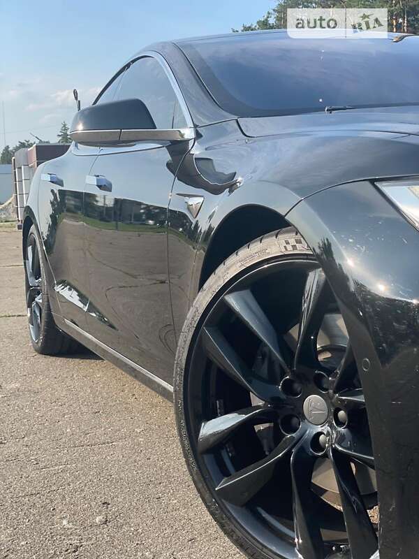 Лифтбек Tesla Model S 2017 в Киеве