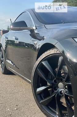 Лифтбек Tesla Model S 2017 в 