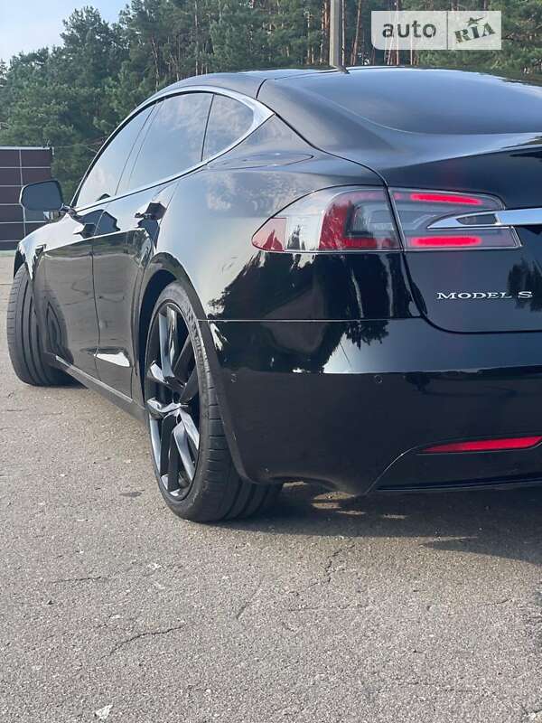 Лифтбек Tesla Model S 2017 в Киеве