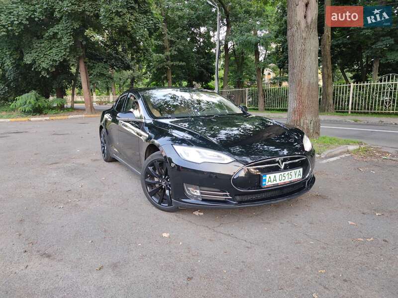 Ліфтбек Tesla Model S 2014 в Бучі