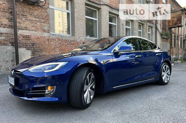 Tesla Model S 2020