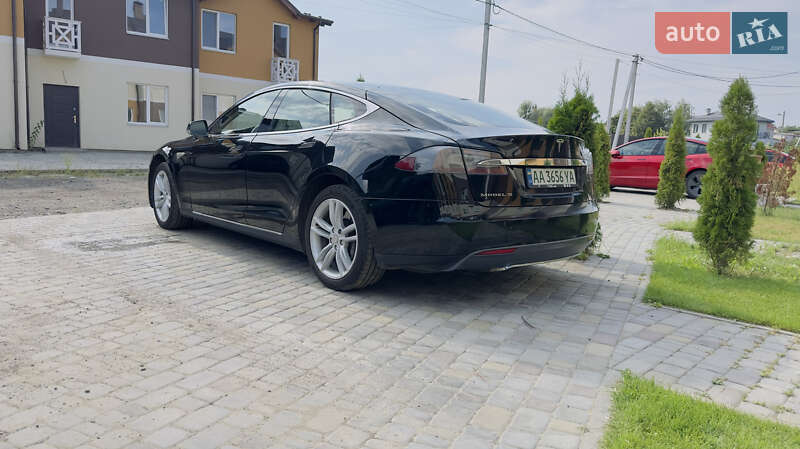 Ліфтбек Tesla Model S 2013 в Києві