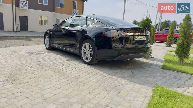 Ліфтбек Tesla Model S 2013 в Києві