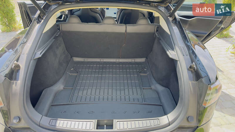 Лифтбек Tesla Model S 2013 в Киеве