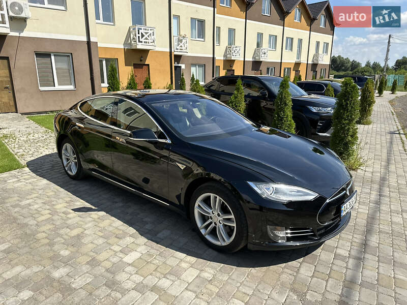 Ліфтбек Tesla Model S 2013 в Києві