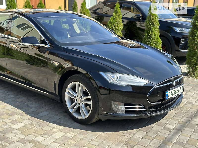 Лифтбек Tesla Model S 2013 в Киеве