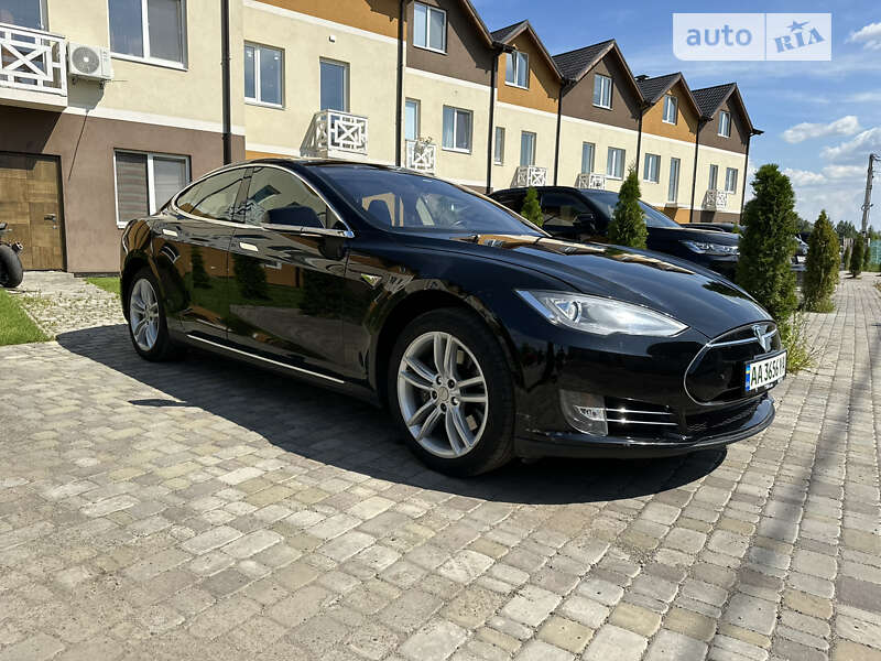 Ліфтбек Tesla Model S 2013 в Києві