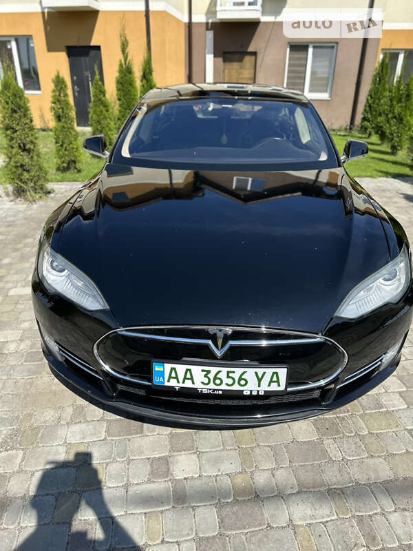 Ліфтбек Tesla Model S 2013 в Києві