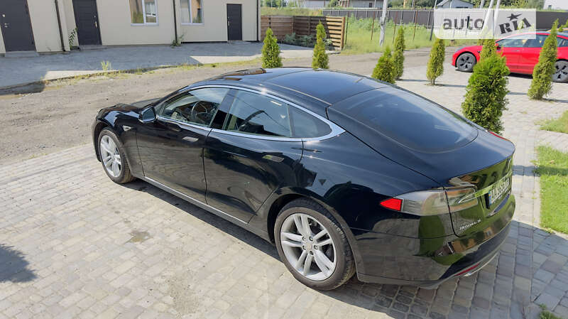 Ліфтбек Tesla Model S 2013 в Києві