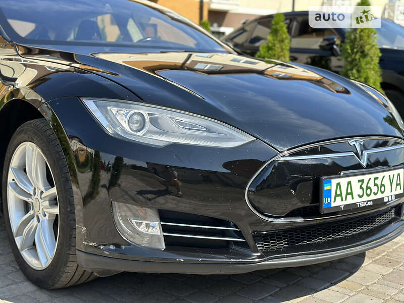 Ліфтбек Tesla Model S 2013 в Києві