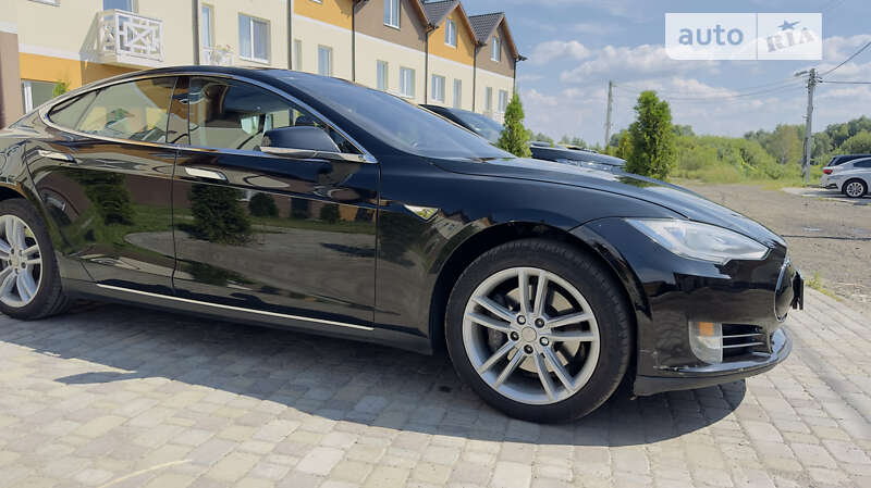 Ліфтбек Tesla Model S 2013 в Києві