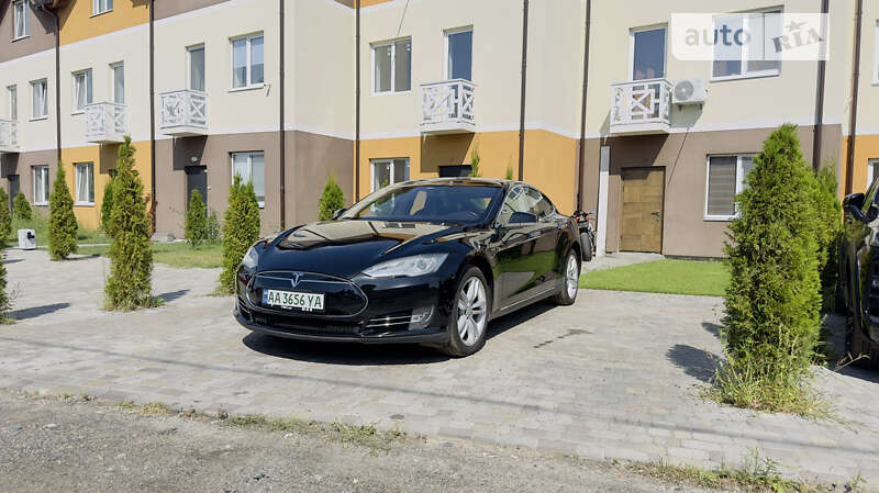 Ліфтбек Tesla Model S 2013 в Києві