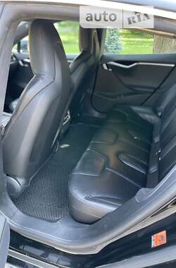 Лифтбек Tesla Model S 2015 в Глобине