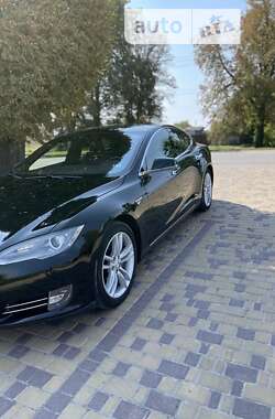 Лифтбек Tesla Model S 2015 в Глобине