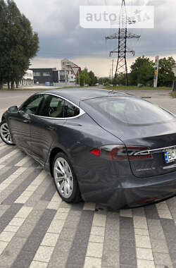 Лифтбек Tesla Model S 2017 в Львове