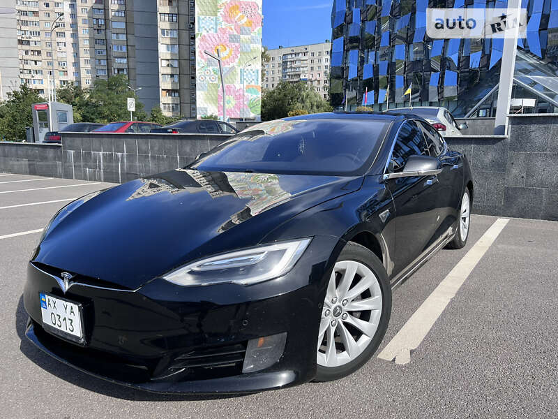 Лифтбек Tesla Model S 2016 в Покровске