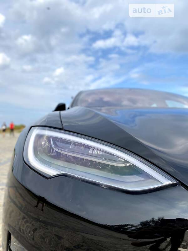 Лифтбек Tesla Model S 2021 в Черкассах