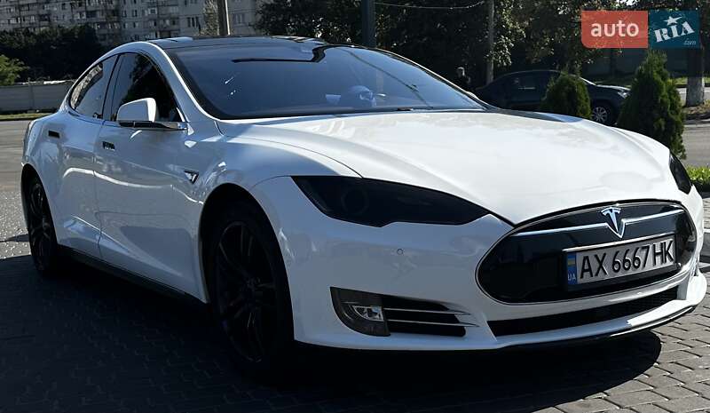 Лифтбек Tesla Model S 2015 в Харькове