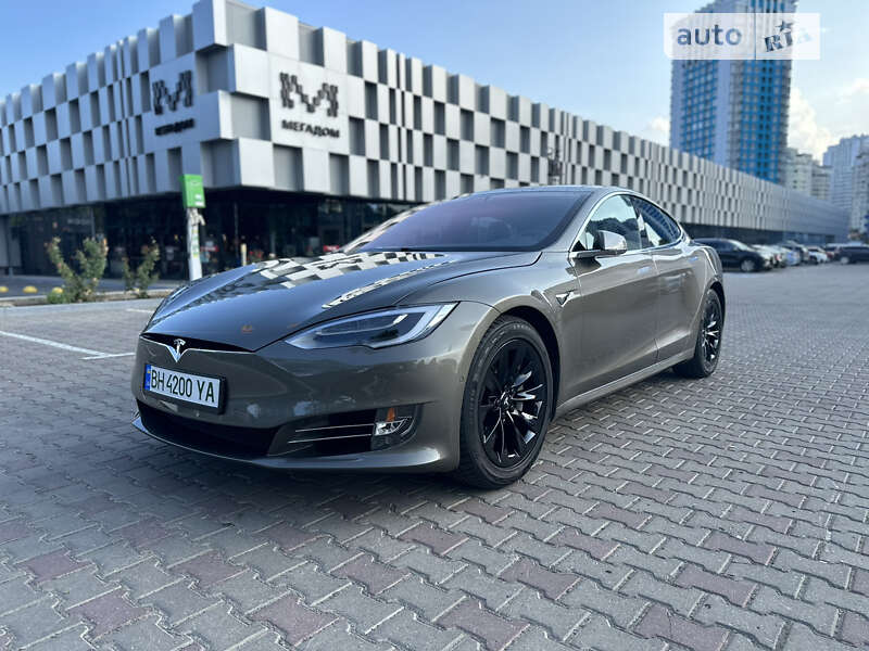 Ліфтбек Tesla Model S 2016 в Одесі