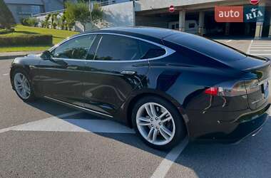 Ліфтбек Tesla Model S 2015 в Києві