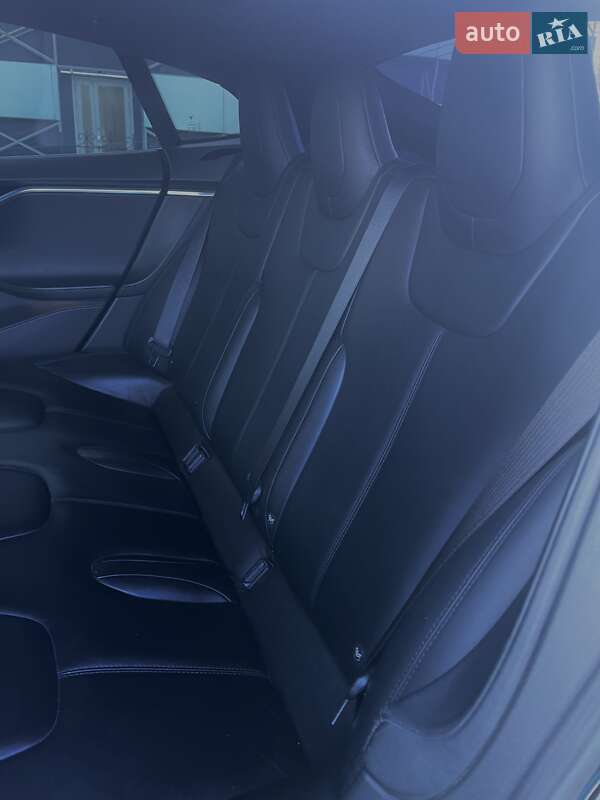 Лифтбек Tesla Model S 2015 в Киеве