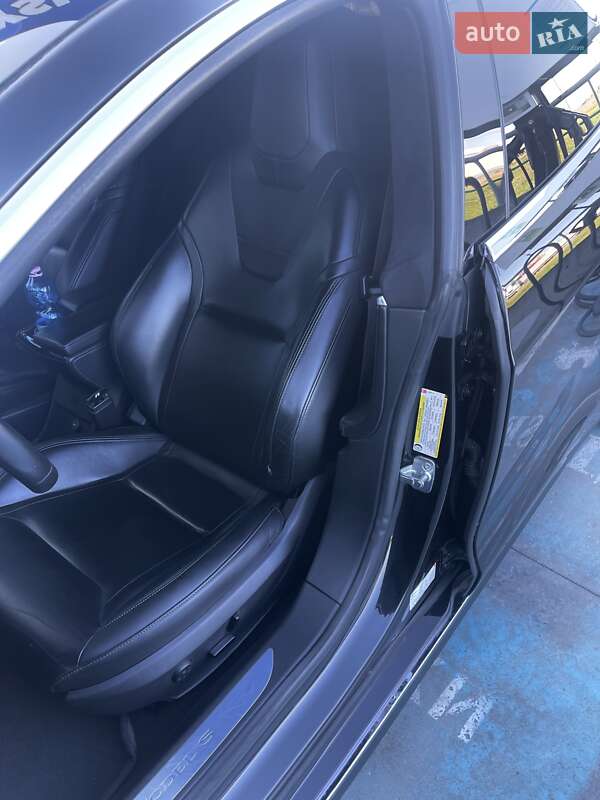Лифтбек Tesla Model S 2015 в Киеве