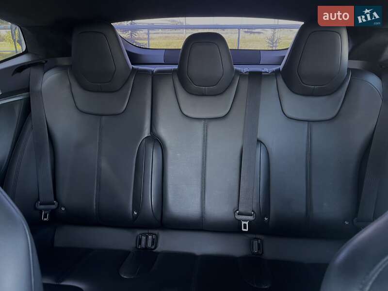 Лифтбек Tesla Model S 2015 в Киеве