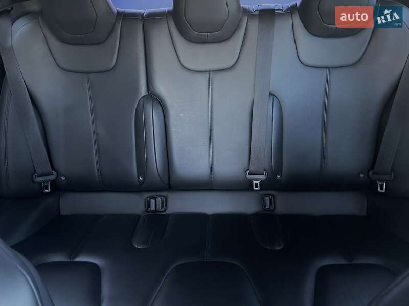 Лифтбек Tesla Model S 2015 в Киеве