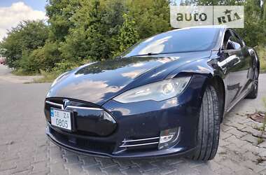 Tesla Model S 2015