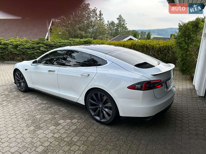 Лифтбек Tesla Model S 2014 в Киеве