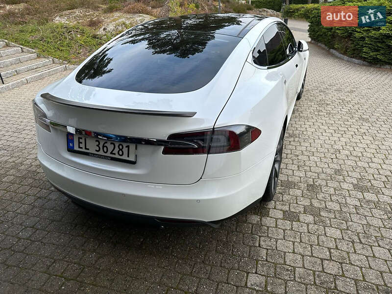 Лифтбек Tesla Model S 2014 в Киеве