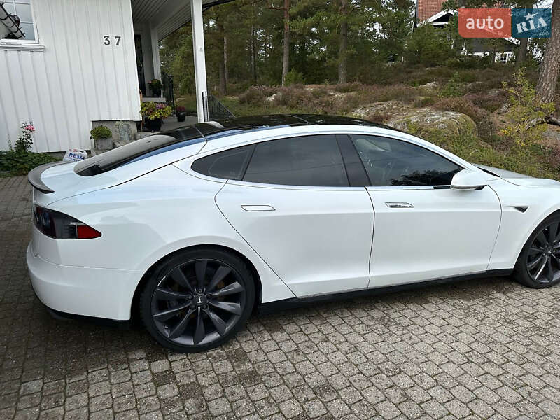 Лифтбек Tesla Model S 2014 в Киеве