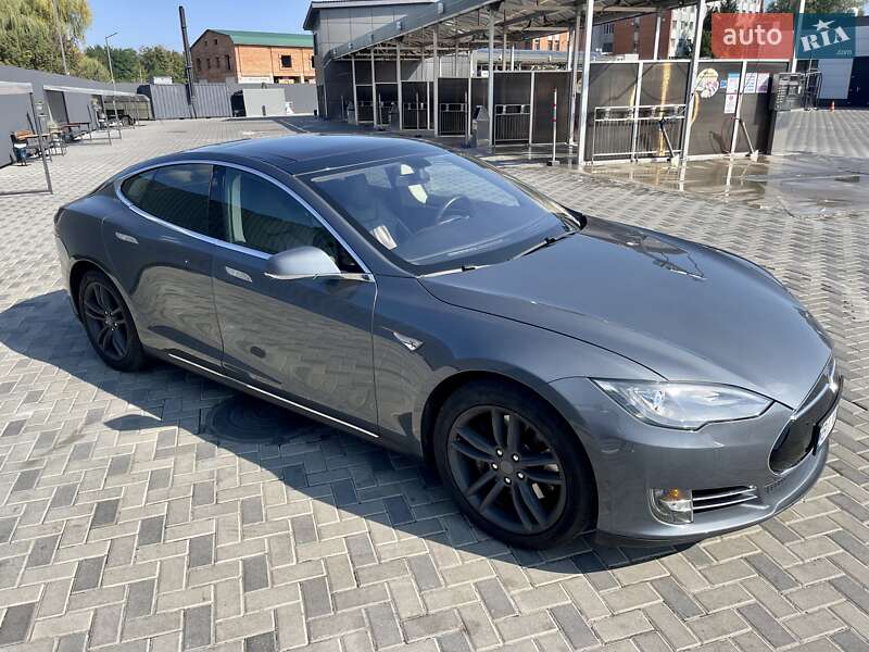 Лифтбек Tesla Model S 2013 в Полтаве