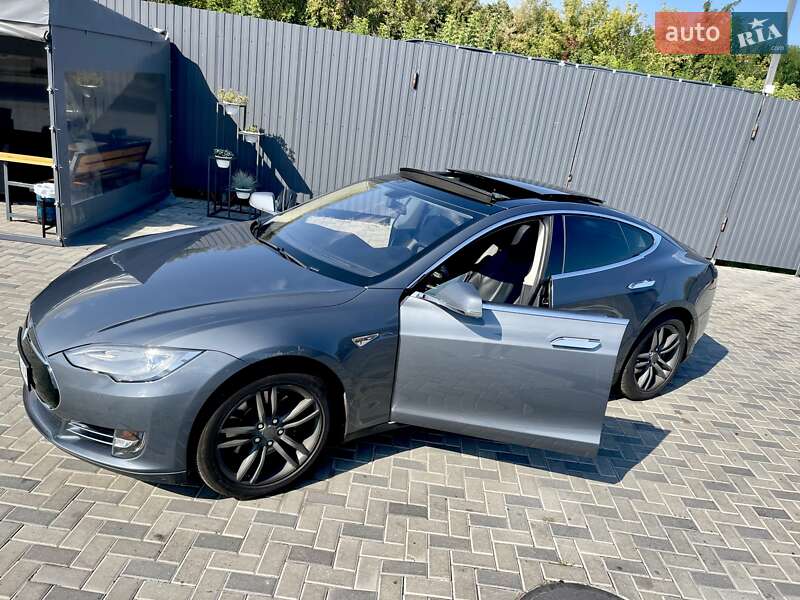 Лифтбек Tesla Model S 2013 в Полтаве