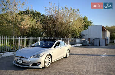 Tesla Model S 2015