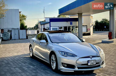 Tesla Model S 2015